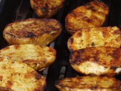 Grilled Baked Potatoes | Zaiqa