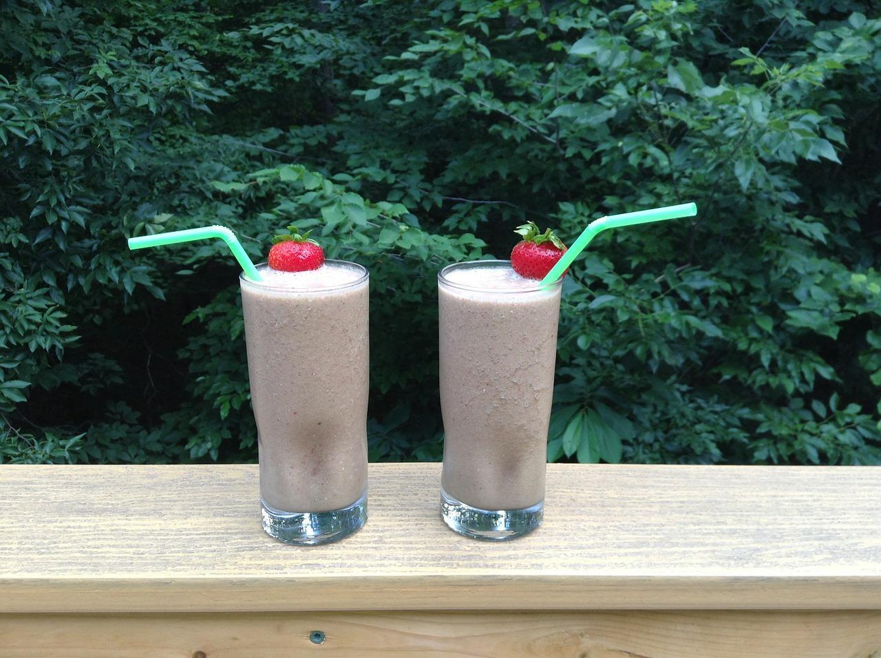 Chocolate Peanut Butter Smoothie Recipe | Zaiqa